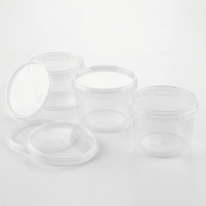 Пластиковые банки с крышкой